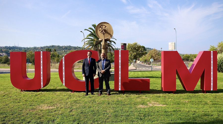 Toledo da la bienvenida a sus primeras letras gigantes de la UCLM, situadas en la Vega Baja, "un lugar emblemático"