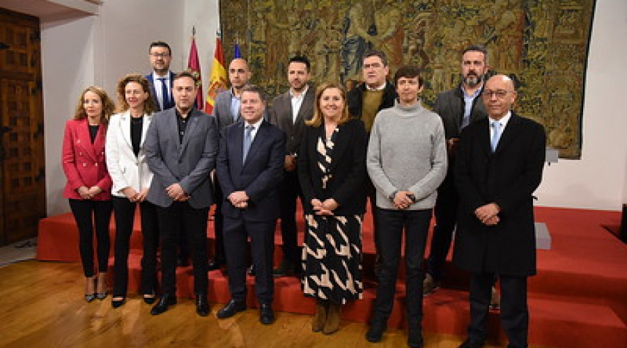 El presidente de Castilla-La Mancha blinda las condiciones laborales pactadas del personal funcionario docente no universitario 